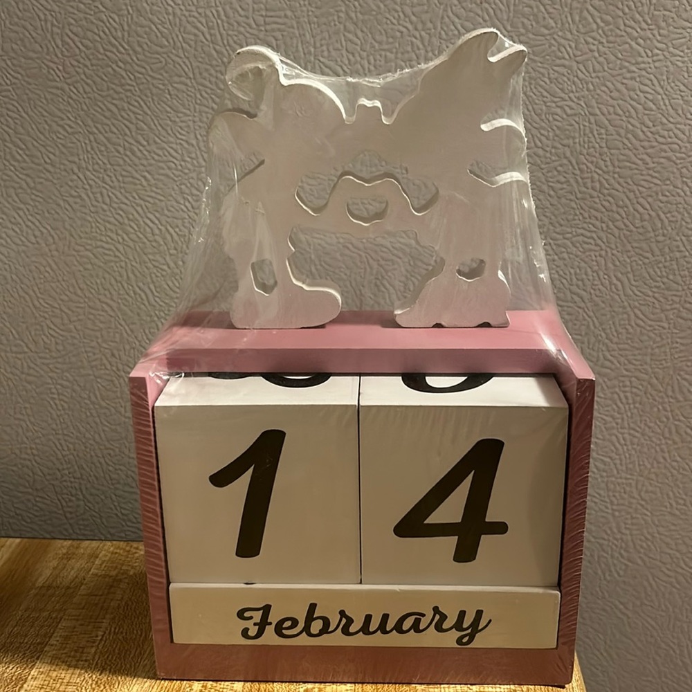 Paintable Mickey And Minnie Block Calendar.